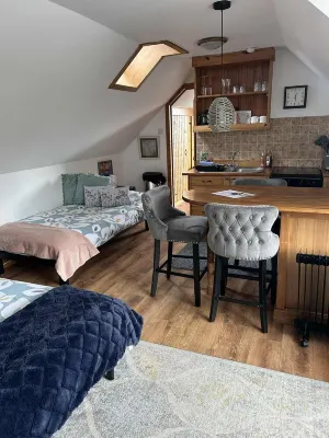 Cosy Studio Flat in the Friendly and Scenic Lochside Village of Dalavich, Argyll Hotels in 