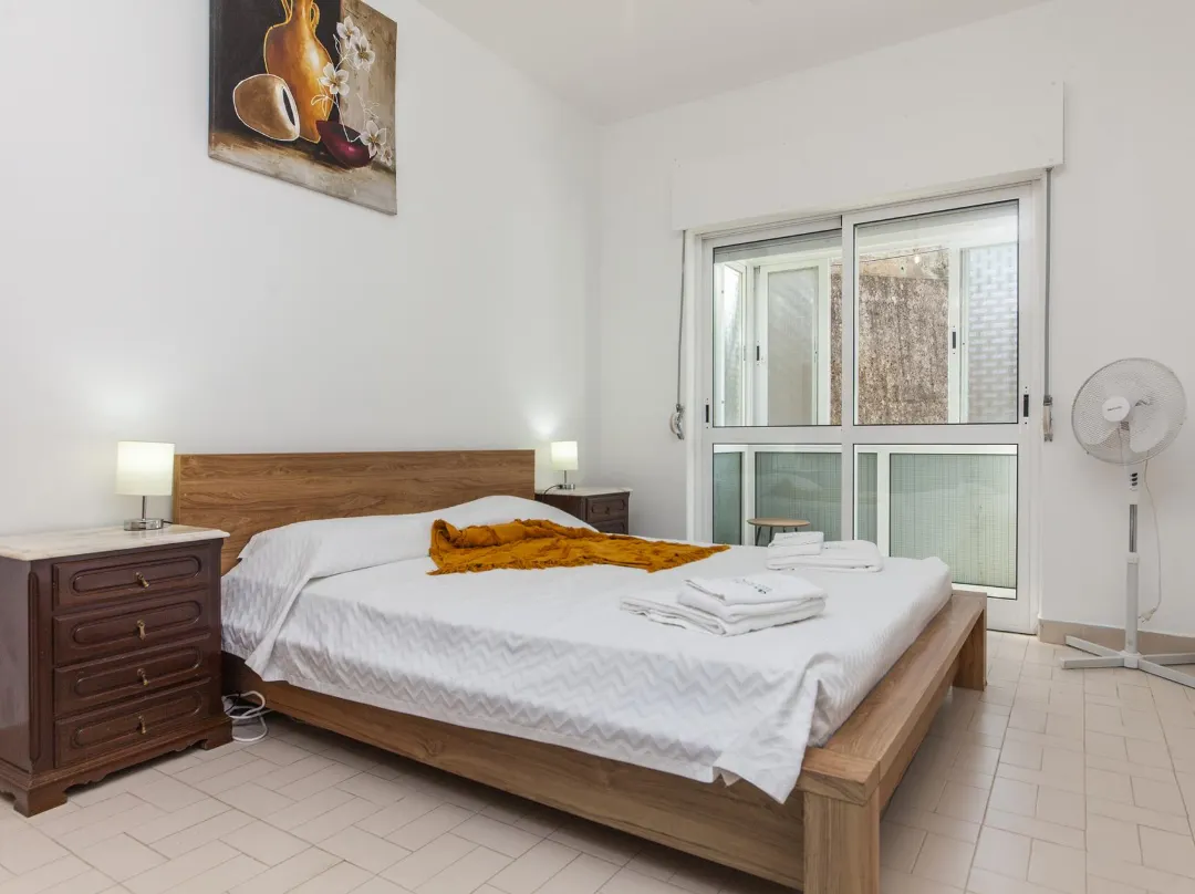 E 04 - Bedroom 4 In Local Da Trindade Guesthouse - Lagos