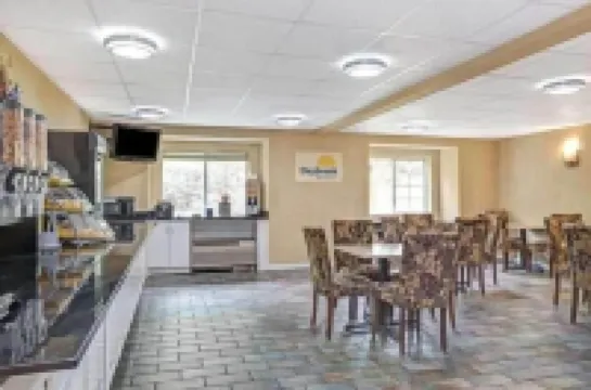 斯特布里奇廣場酒店