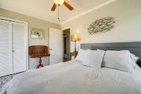 Charming Surf City Beach House - Walk to Ocean! - balcony