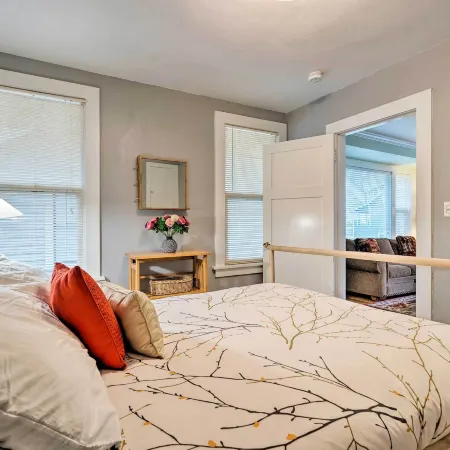 Peaceful Wine Country Getaway - Walk to Downtown!