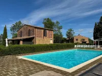 Apartment in Tuscany with Pool and Garden