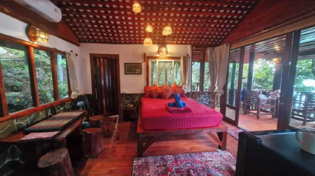 Deluxe Second Row On The Rocks