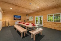 River Road Lodge 7 Bedroom Lodge by NW Comfy Cabins by RedAwning - Jacuzzi