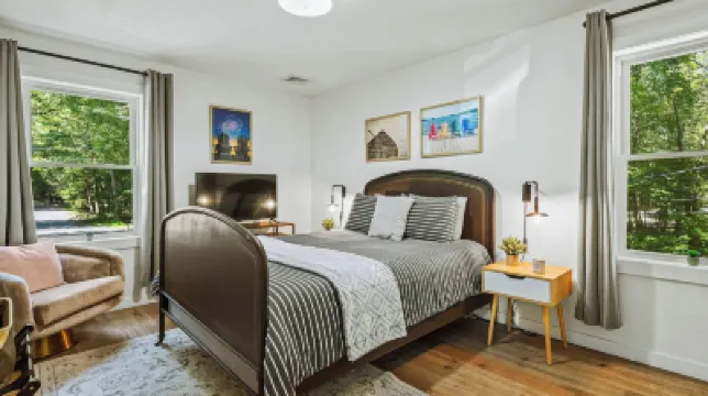 Lake Daze by AvantStay Lakefront w Modern Interior Enclosed Porch Hot Tub Hotel di 