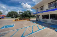 Motel 6 Bradenton, FL - 2-Star