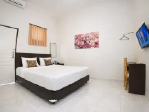 Mahkota Hotel Hotels in Genteng