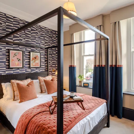 Pembroke House | 1 Bed apartment | Four Poster