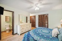 6 Mi to Beach: Myrtle Beach Escape w/ Sunroom! - Homestays
