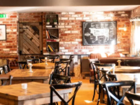 獅子酒吧與燒烤酒店 卡爾德達爾酒店
