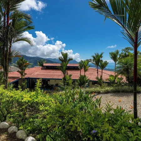 Stunning Ocean View-Rainforest Villa. Concierge, Breakfast/Housekeeping M-F.