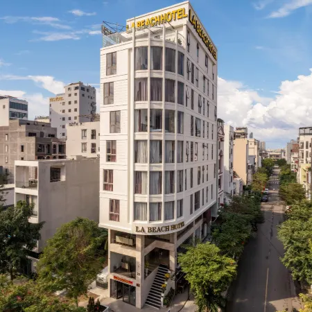 La Beach Hotel Отели рядом с достопримечательностью «Гора Шонча»