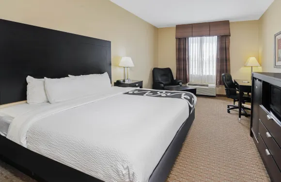 摩根城拉昆塔温德姆套房酒店