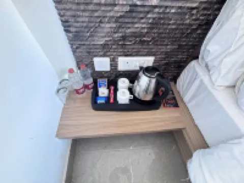 เดอะ มันธาน สเตย์ส