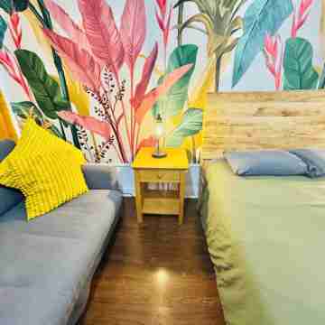 Family Friendly 2 Bedroom Full Kitchen Free Laundry Work Space Rooms