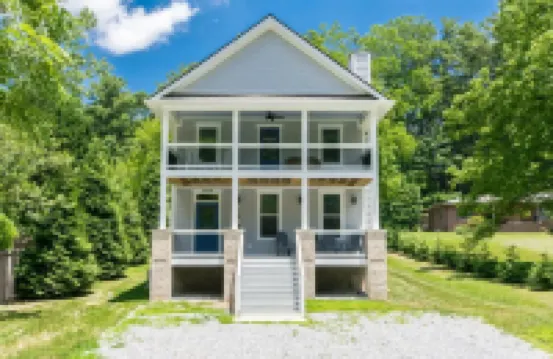 Charming 3BR w Balconies Walk to Flat Rock Playhouse