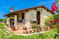 Villa Pallina with Pool - Happy Rentals