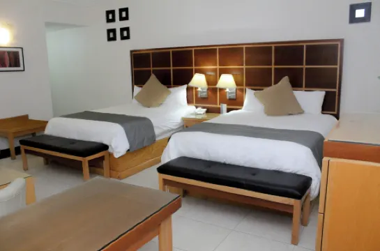 ホテル アルミダ グアイマス