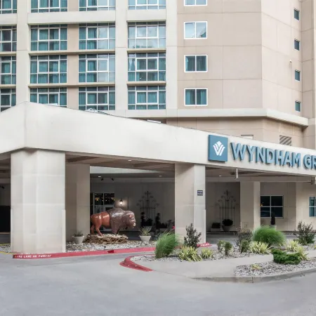 Wyndham Grand Oklahoma City Downtown Отели в г. Оклахома-Сити