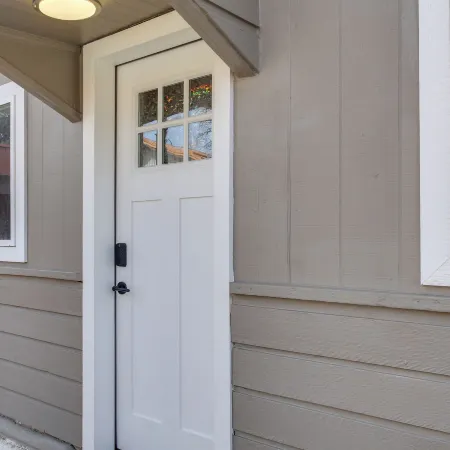 Unit 5: 1-Br w/ Workspace, Quick Hospital Run