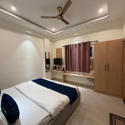 Negi Lodge Chandigarh Hotel dekat Mall Elante
