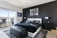 Modern Condo at 11mm in Sunrise w/ PWC & Boat Slip