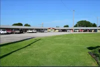 Green Acre Motel by OYO Near Rush County Airport - โมเทล