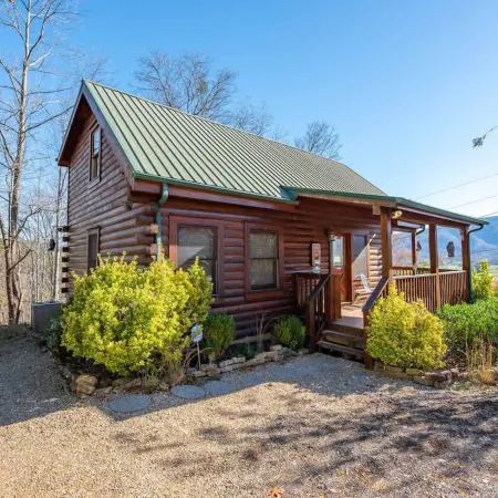 Gorgeous View. Hot Tub. Privacy. Fireplace. Pool & Fishing Access!
