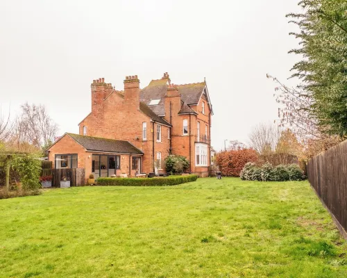 Beautiful 5 Bedroom Home in Evesham Hotels in Evesham