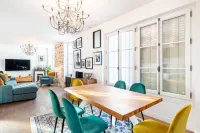 GuestReady -  Bright Retreat Near the Wall of Love Hotels in Paris