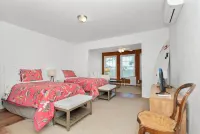 Ocean and Marsh Views, Surf Cottage, Sleeps 7