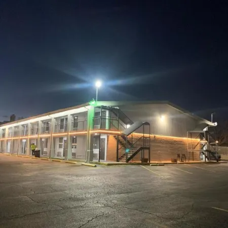 R Nite Star Inn and Suites -Home of the Cowboys & Rangers