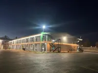 R Nite Star Inn and Suites -Home of the Cowboys & Rangers