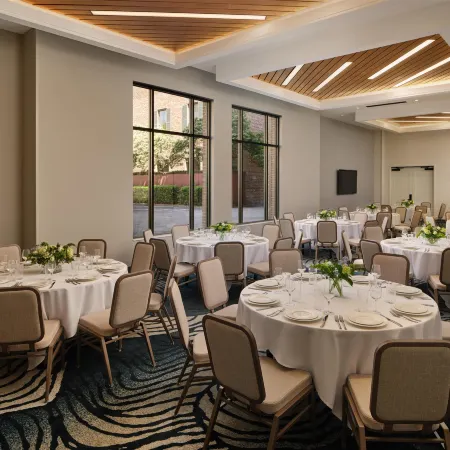Tempo by Hilton Savannah Historic District Отели рядом с достопримечательностью «Форсайт Парк»