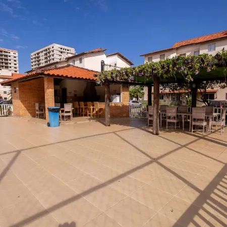 Apto a 300 m da Praia do Sul com Piscina e Quadra