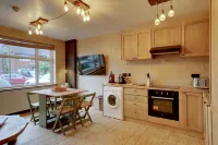 Charming Burnt Oak Retreat