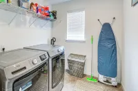Fenced Yard & Grill! Family Haven in Port Orchard - Homestays