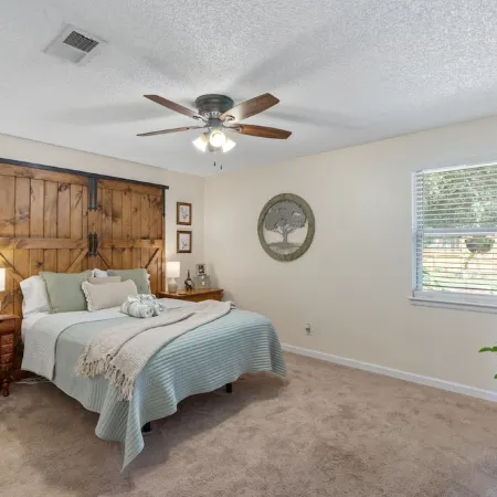 Sleeps 6 with Garden/Bar