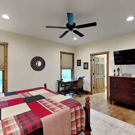 Buzzy Bee Lodge