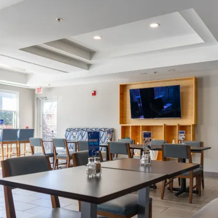 Holiday Inn Express & Suites LAKE ZURICH-BARRINGTON by IHG