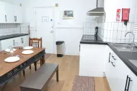 Manchester Ashton Suites - parking