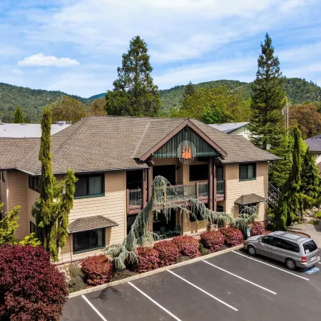 Redwood Hyperion Suites