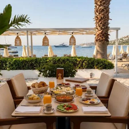 Mercans Bodrum Beach Hotel Отели рядом с достопримечательностью «Пляж Гундоган»