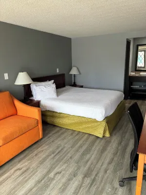 Home Town Inn - 2-Star