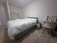 Milton Keynes Modern Retreat - 2-Star