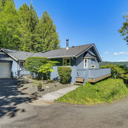 Waterfront Union Getaway w/ Ocean & Mtn Views