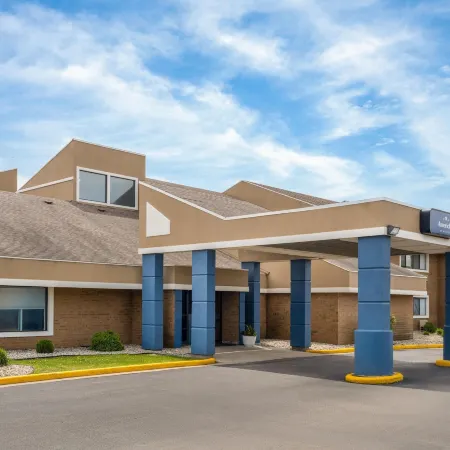 AmericInn by Wyndham Marshfield