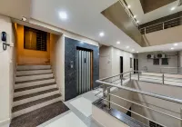 Hotel RadhaKrishna-Couple Friendly - parkir