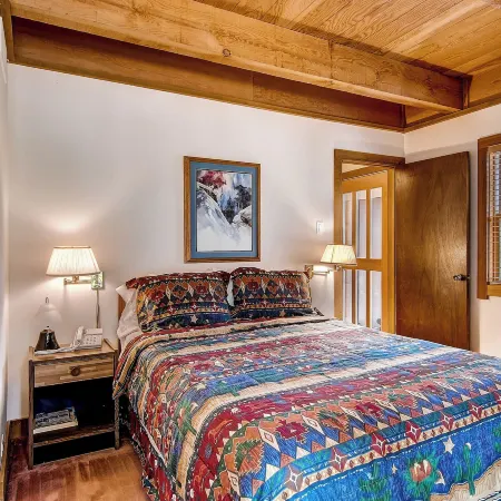 Inviting Ski Getaway < 1 Mile to Northstar Resort!