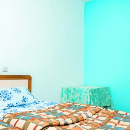 Odza, Modern Apartment, 3 Bedrooms, Private Parking